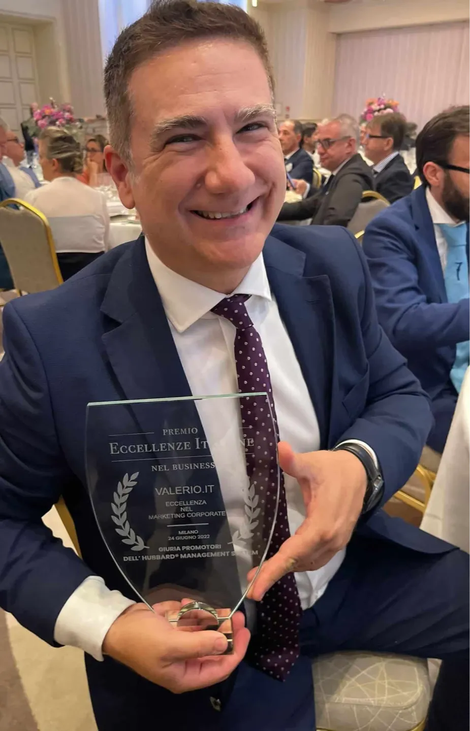 Valerio Fioretti con il premio Eccellenze Italiane nel Business 2022 per il marketing corporate.